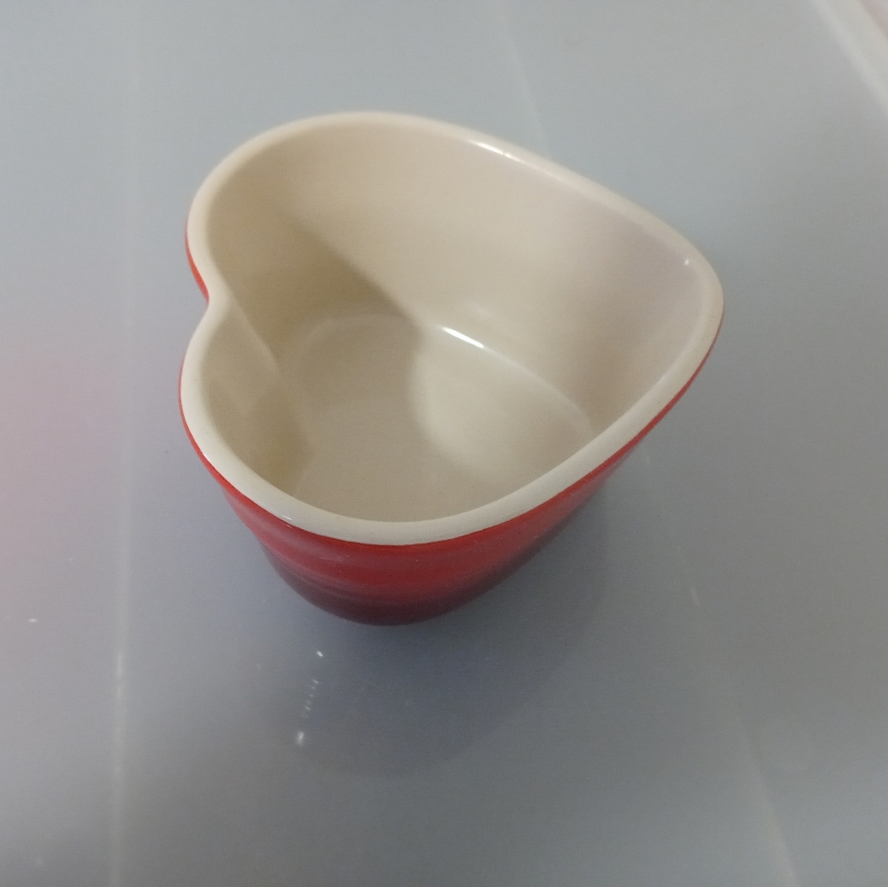 Le Creuset Heart Bakeware - Picture 2 of 3
